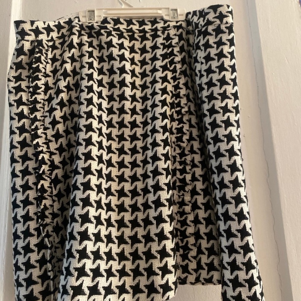 Stylish Black and White Houndstooth Skirt
